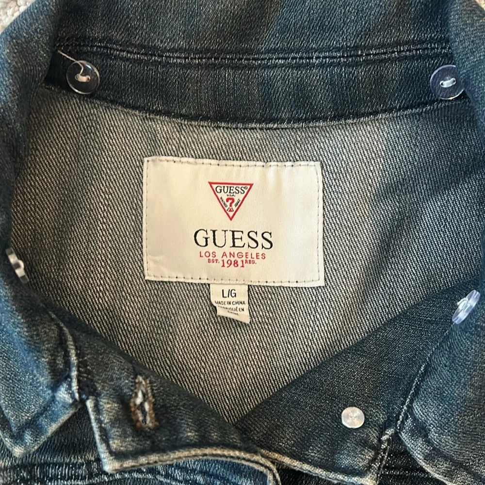 Woman’s GUESS Jean Jacket Size L - Denim Grey Striped Knit Sleeves - Picture 4 of 7